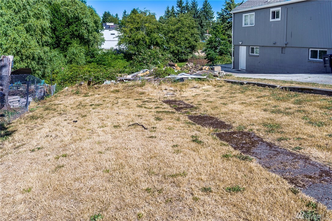 Property Photo: 13426 22nd Ave S WA 98168