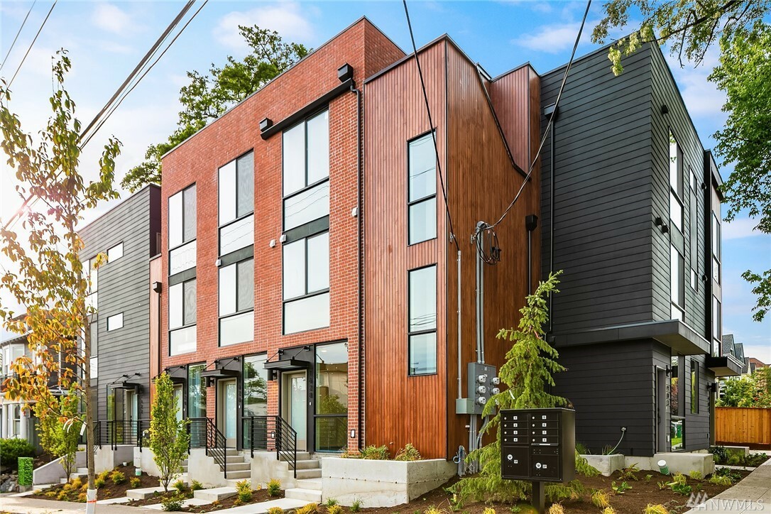 Property Photo: 1628 E Marion St WA 98122