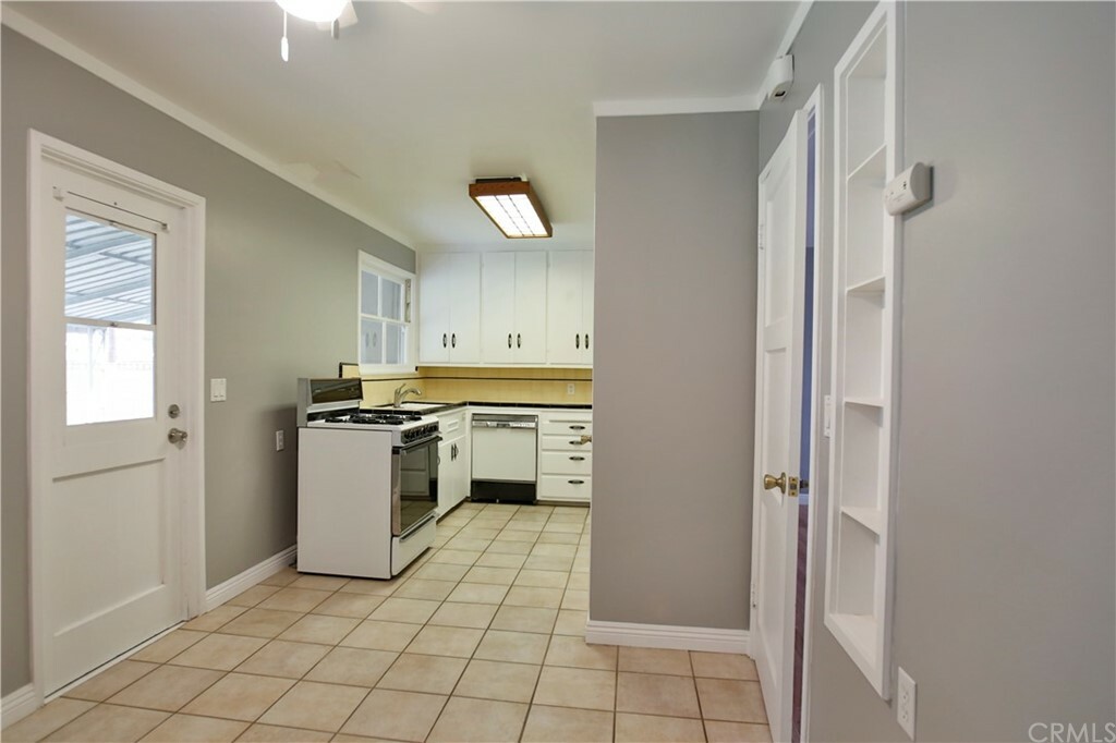 Property Photo:  406 N Roosevelt Avenue  CA 92832 