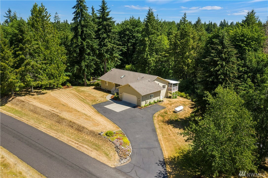 Property Photo:  10340 Myra Lane SE  WA 98501 