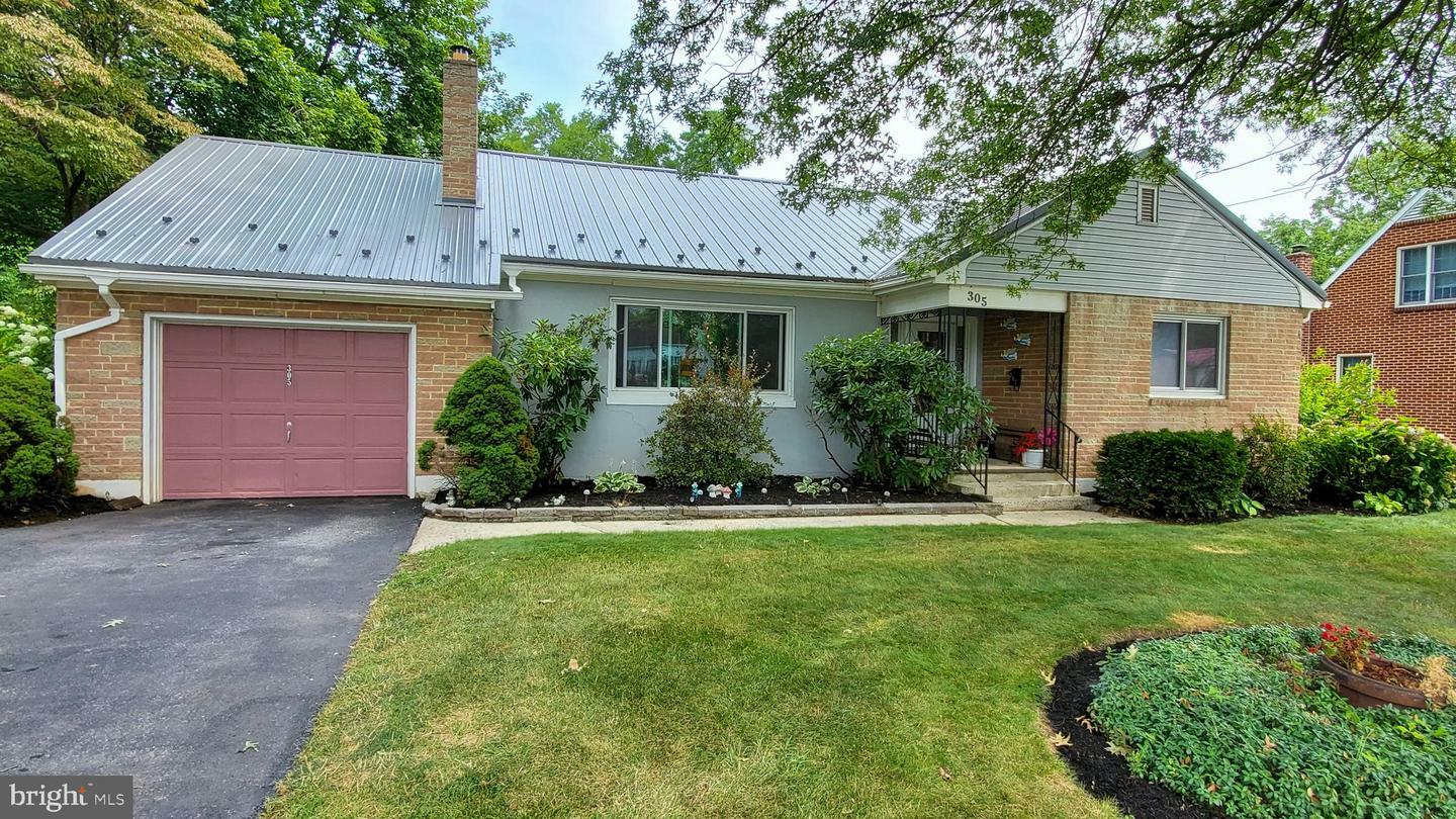 Property Photo:  305 Roxbury Road  PA 17257 