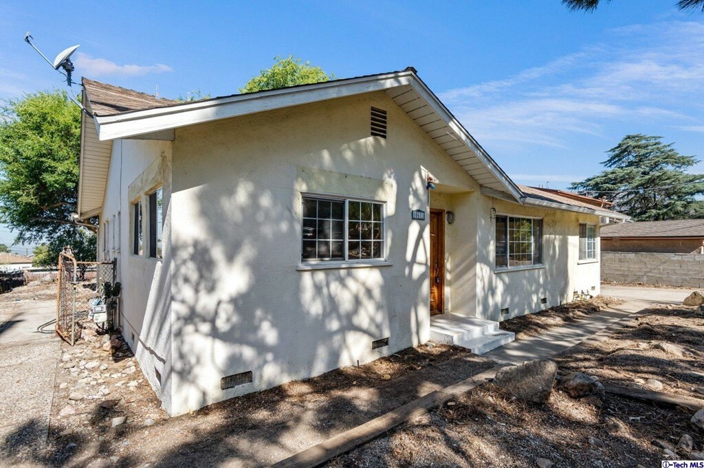 Property Photo:  10611 Pinewood Avenue  CA 91042 