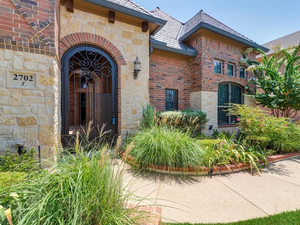 Property Photo: 2702 Chapel Springs Drive TX 75077