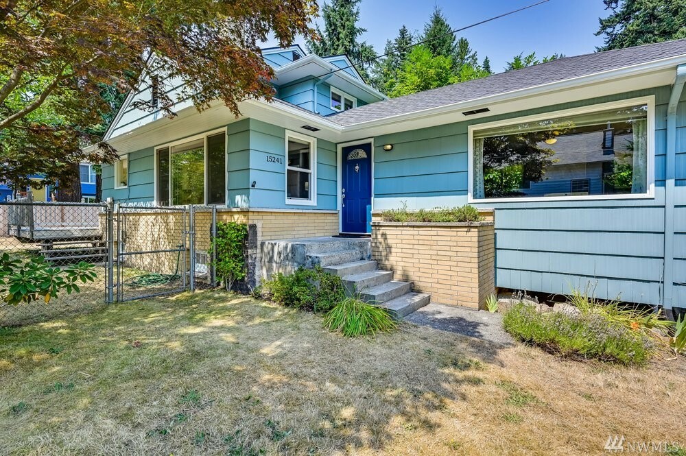 Property Photo:  15241 Dayton Ave N  WA 98133 