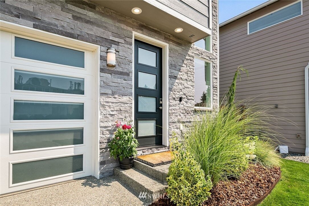 Property Photo: 22009 86th Park W WA 98026