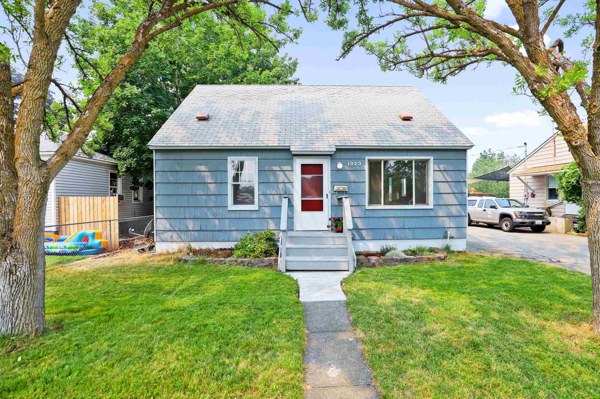 Property Photo: 1923 N Regal St WA 99207-5367