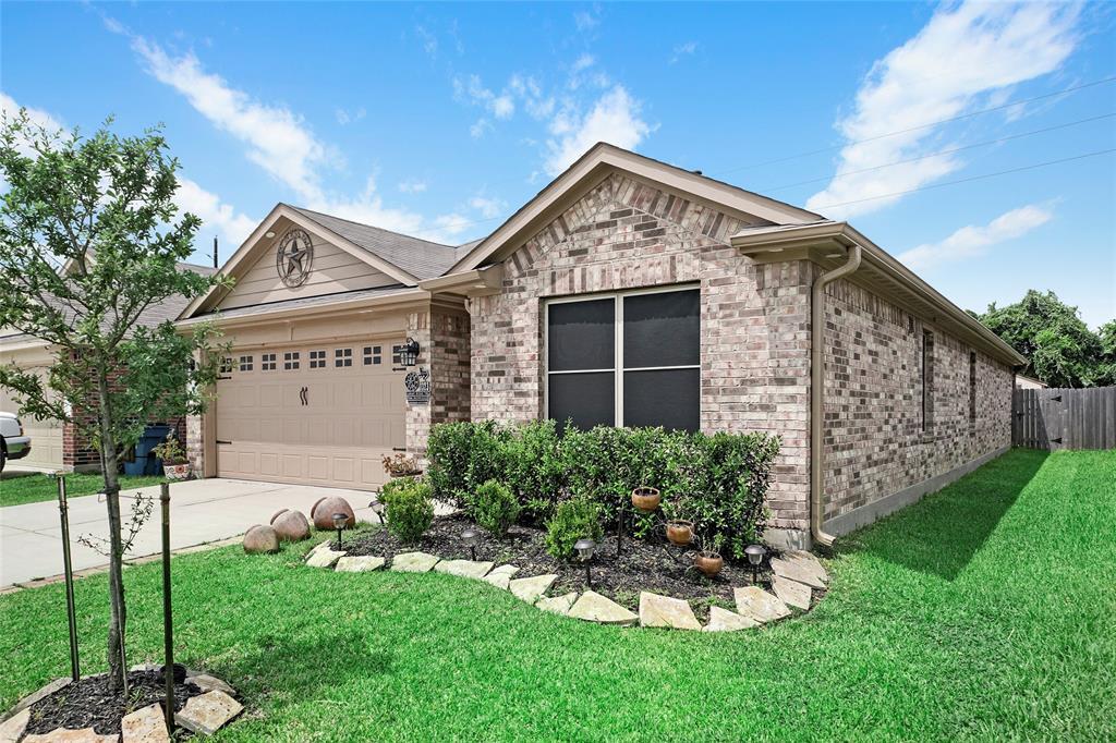 Property Photo: 1323 Lariat Ridge Trail TX 77049