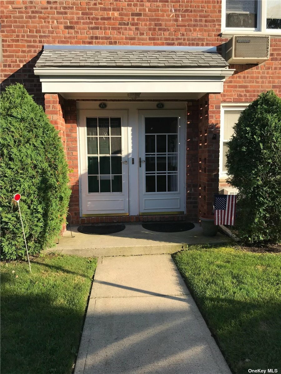 Property Photo: 1600 Grand U2 NY 11510