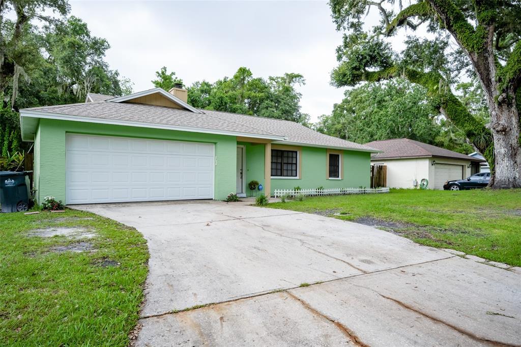 Property Photo: 8010 Fawnridge Circle FL 33610