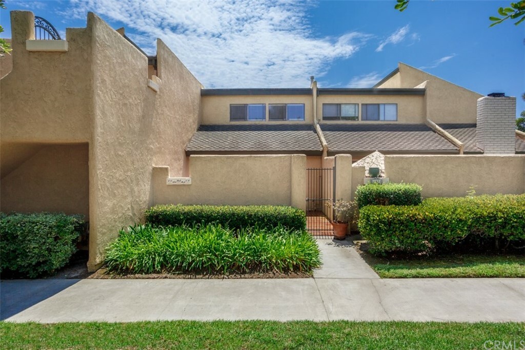 Property Photo:  18663 Applewood Circle 21  CA 92646 