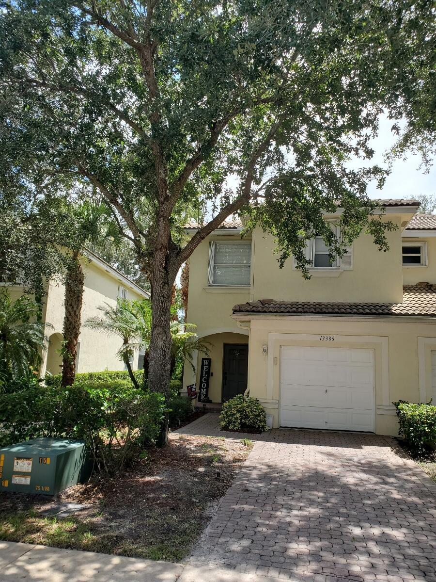 Property Photo: 13386 Georgian Court FL 33414