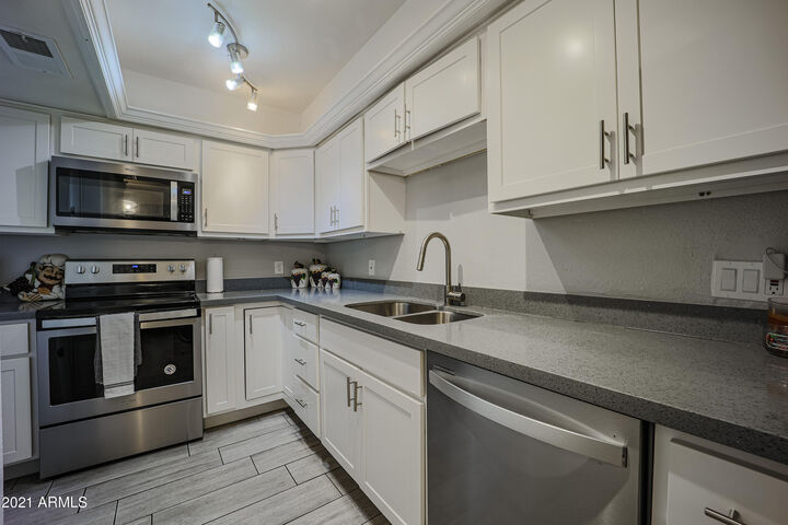 Property Photo:  9062 N 51st Lane  AZ 85302