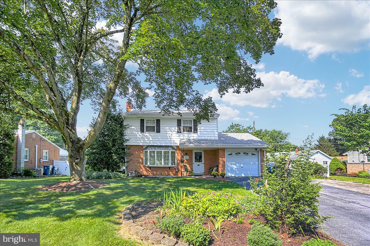 Property Photo:  402 Kent Drive  PA 17055 