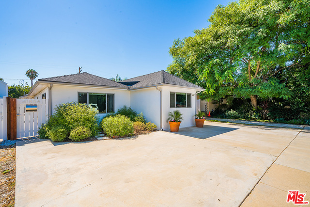 Property Photo:  4185   Mildred Ave  CA 90066 