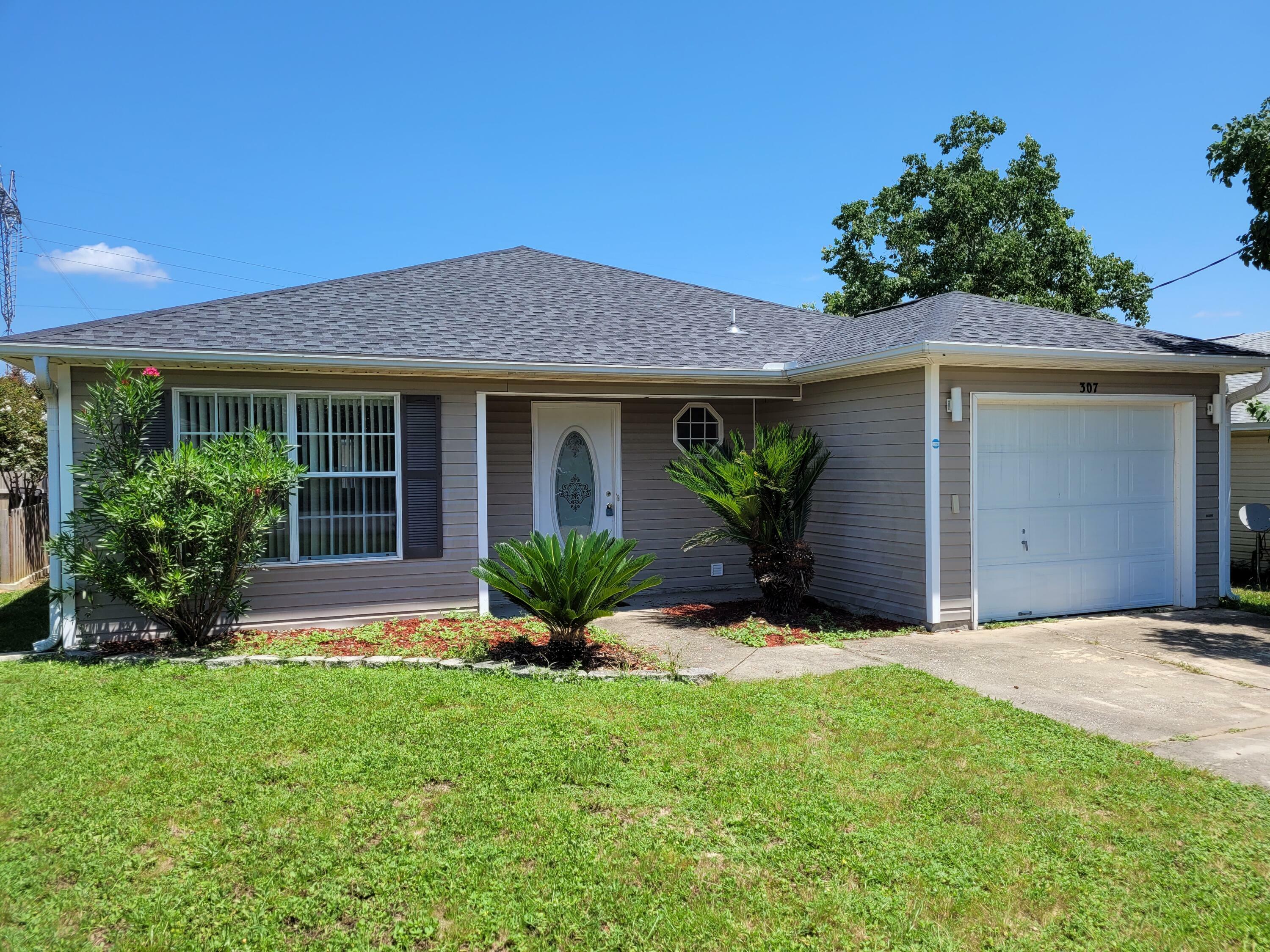 Property Photo:  307 Apple Drive  FL 32536 