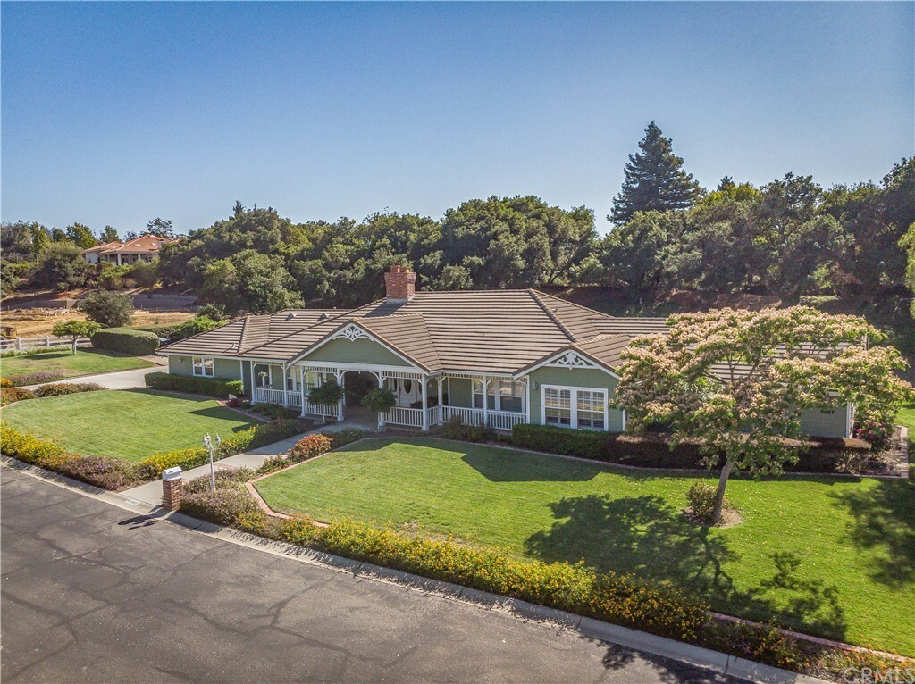 Property Photo:  5867 Robin Court  CA 93455 