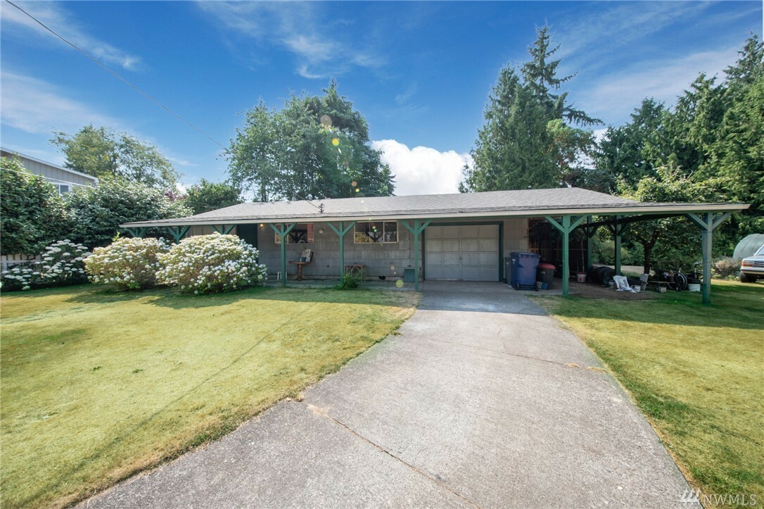 Property Photo:  30521 6th Place SW  WA 98023 