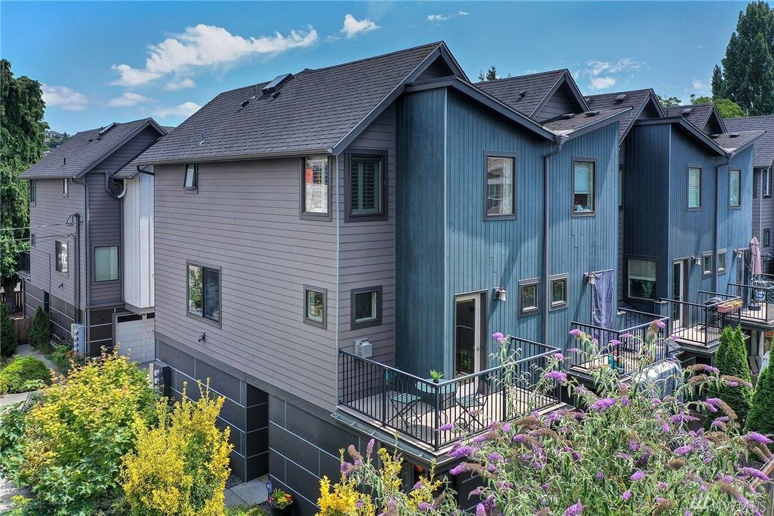 Property Photo:  3471 21st Ave W  WA 98199 