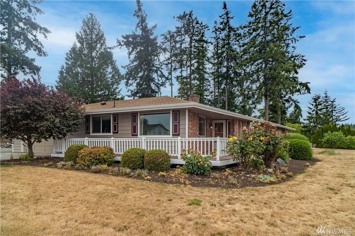 Property Photo:  1864 Edgewood Dr  WA 98282 