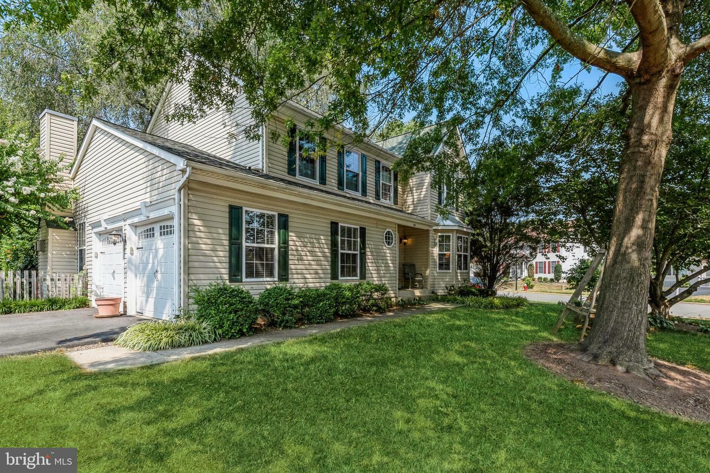Property Photo:  307 Chaucer Place NE  VA 20176 