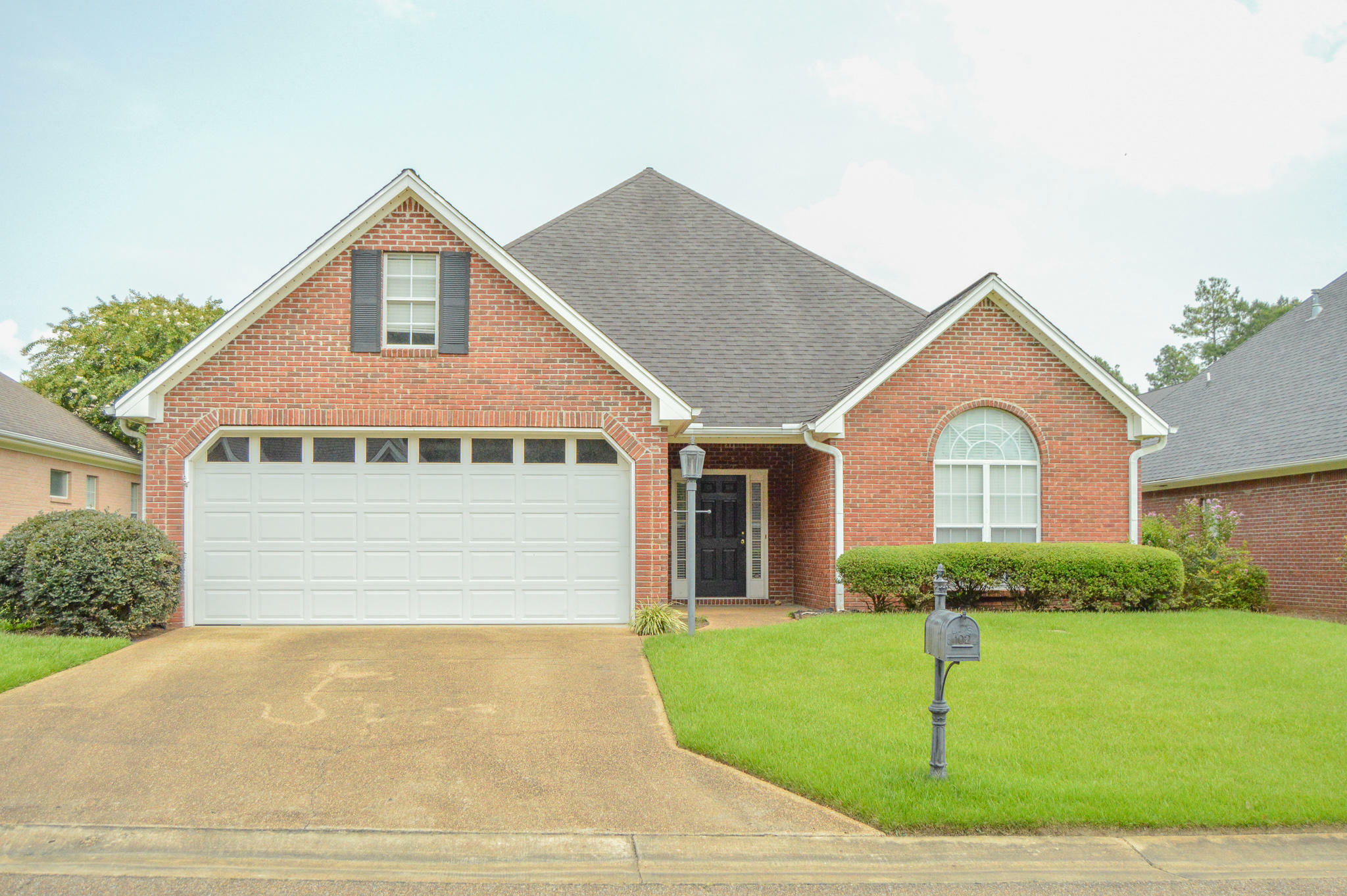 Property Photo:  102 Lionheart Lane  MS 39759 