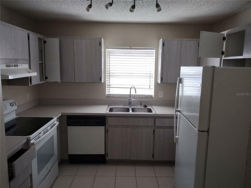 Property Photo: 1169 Crispwood Court FL 32703