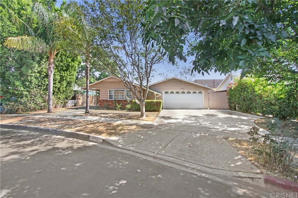 Property Photo:  14024 Hartland Street  CA 91405 