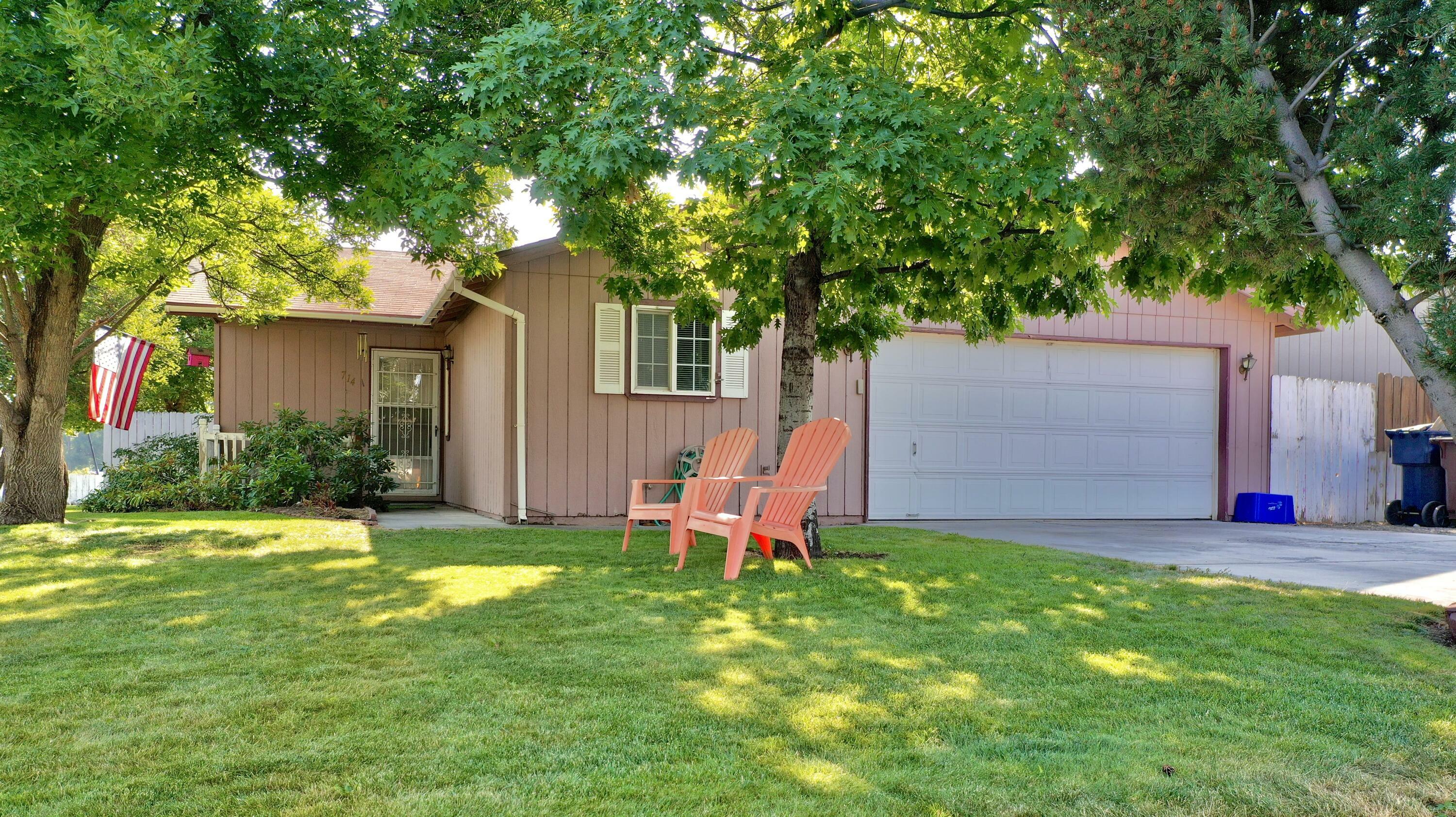 Property Photo:  714 SW 26th Street  OR 97756 