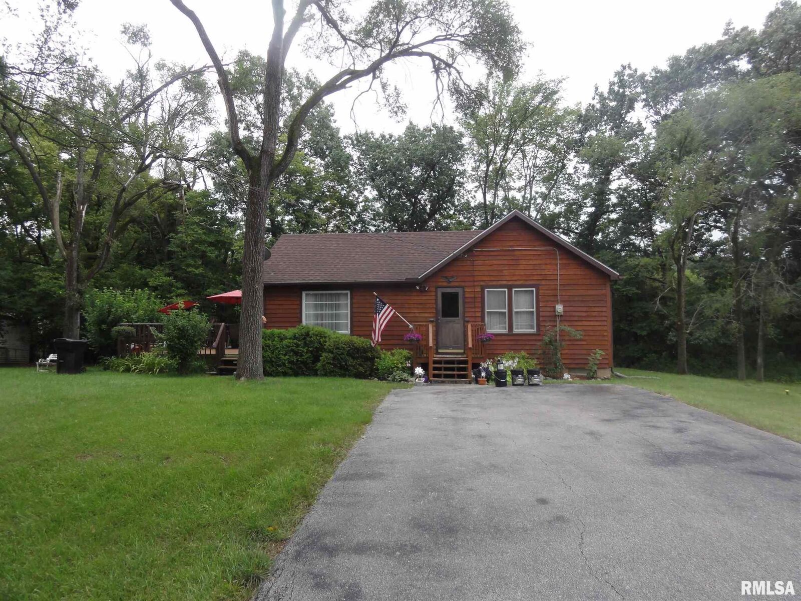 Property Photo:  107 W Ridge  IL 61611 