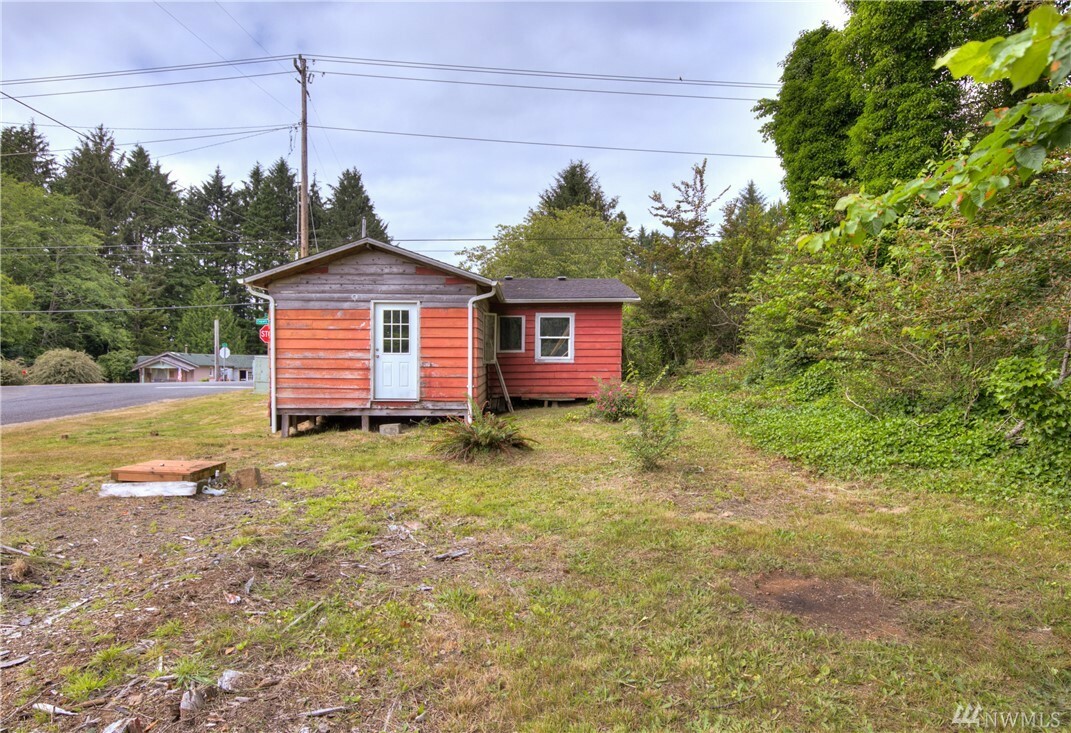 Property Photo: 699 Copalis Beach Rd WA 98535