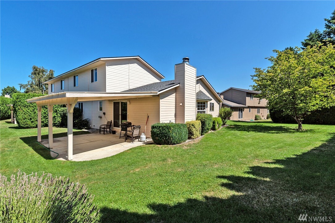 Property Photo:  202 Danawood Dr  WA 98801 