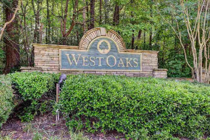 645 W Oaks Drive  Woodstock GA 30188 photo