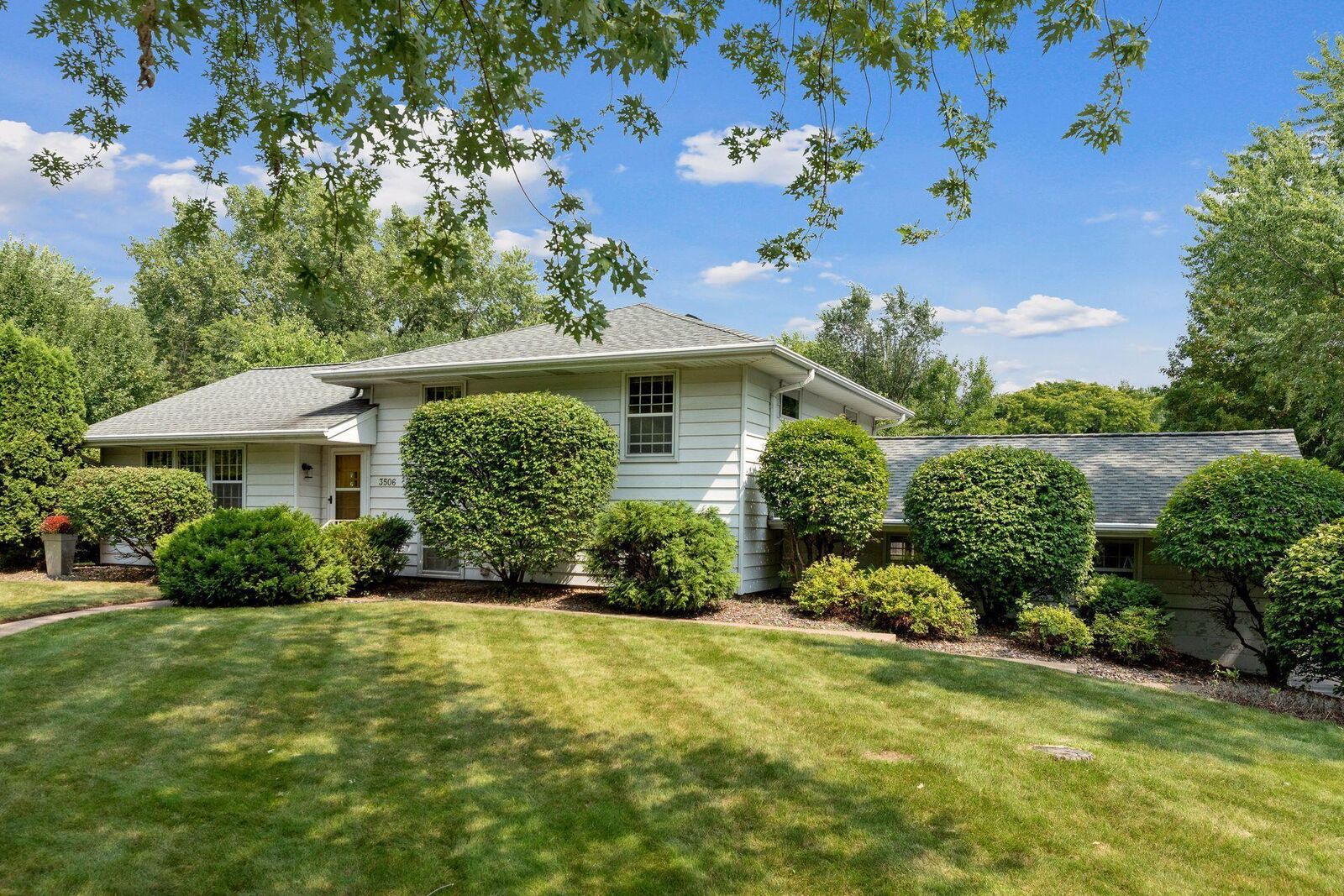 Property Photo:  3506 Hilltop Street  MN 55110 