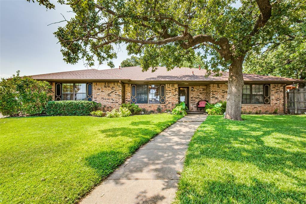 Property Photo:  2525 Glenoaks Court  TX 76021 