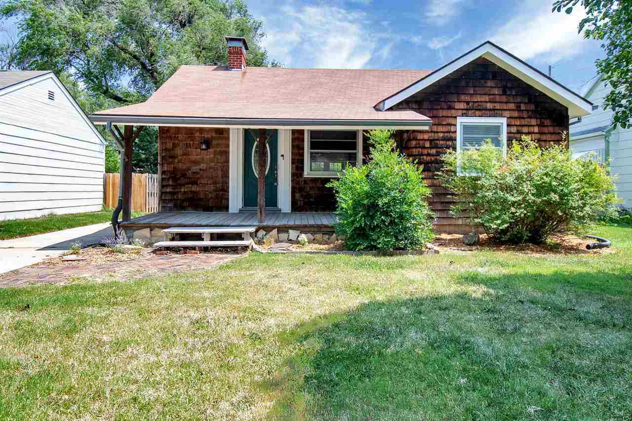 Property Photo:  1708 N Hood St  KS 67203 