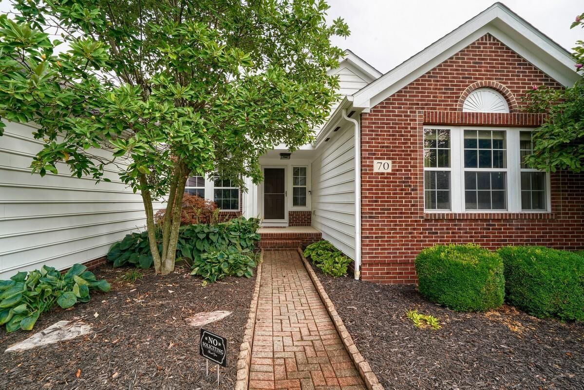 Property Photo: 70 Timber Oak Court OH 43065