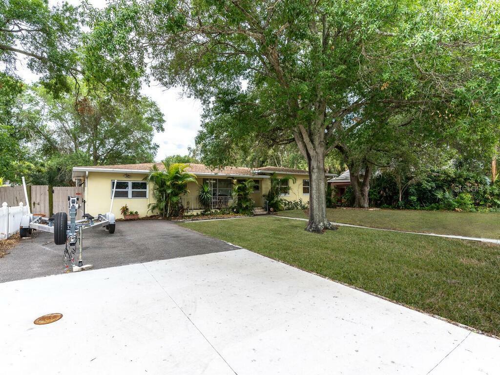 Property Photo: 4006 W Watrous Avenue FL 33629