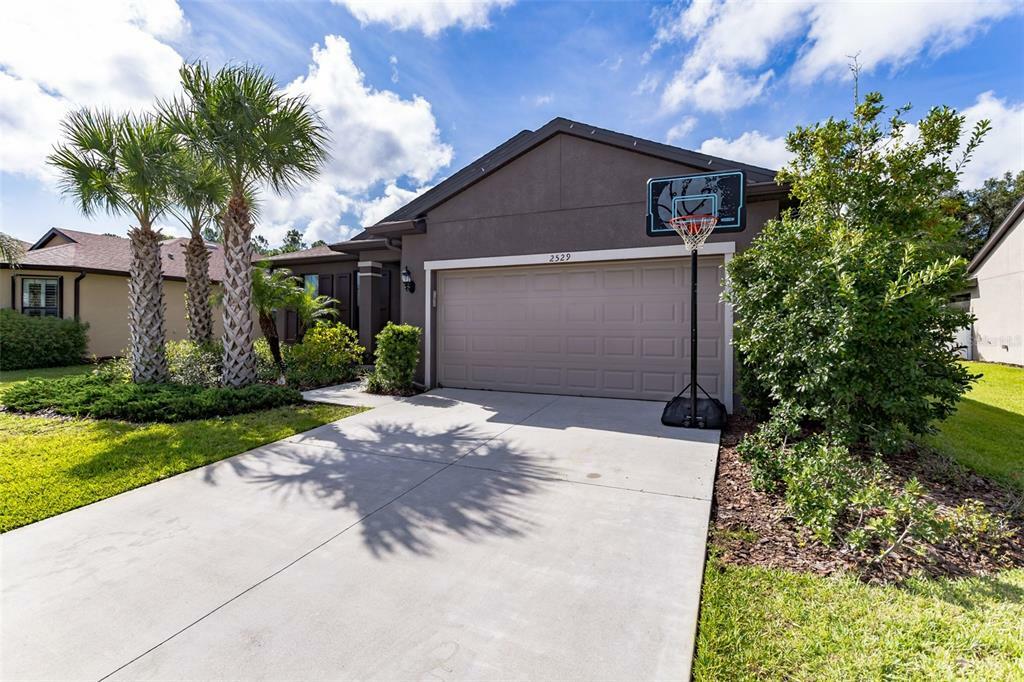 Property Photo:  2529 Sherman Oak Drive  FL 34289 