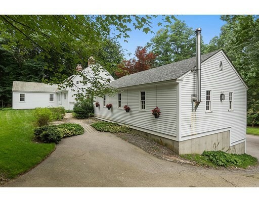 Property Photo:  22 Willowbrook Ln  MA 01609 