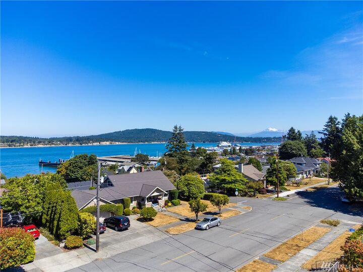 Property Photo:  1809 8th St  WA 98221 