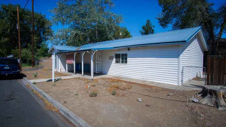 315 SW Cascade Avenue  Redmond OR 97756 photo