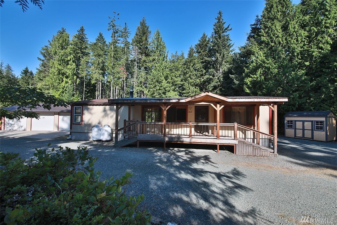Property Photo: 2645 Parkwood Dr E WA 98260
