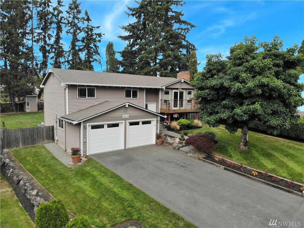 Property Photo:  223 176th Place SW  WA 98012 