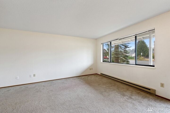Property Photo:  1002 Maple Ave  WA 98290 