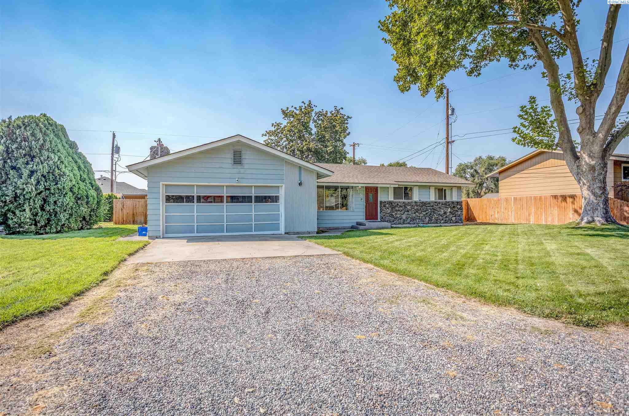 Property Photo:  115 W 31st Ave  WA 99337 