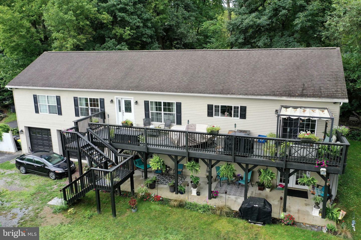 Property Photo:  2112 Willow Street Pike  PA 17602 