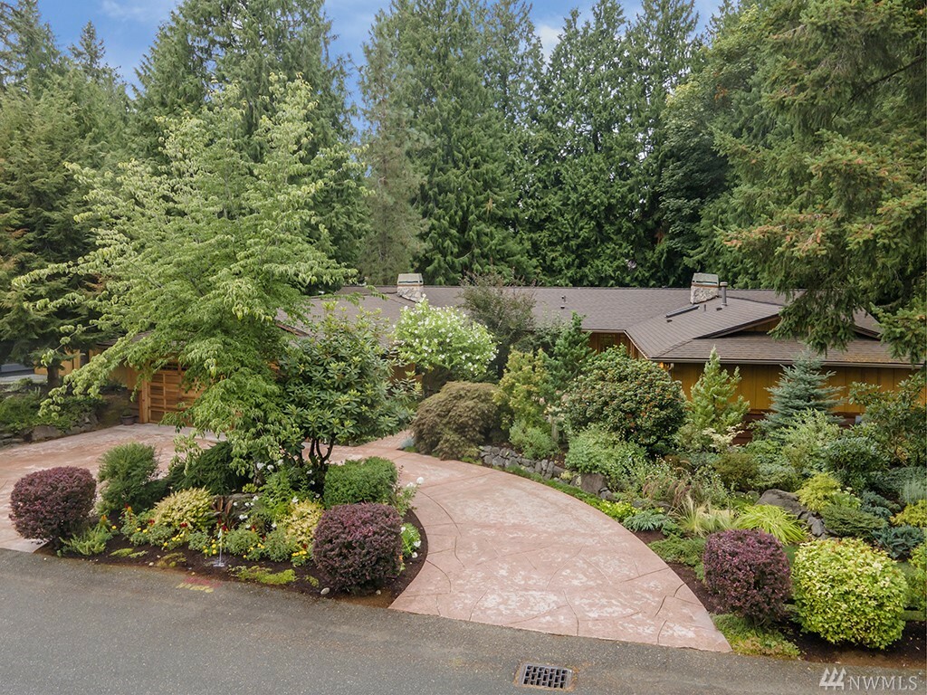 Property Photo:  21660 SE 33rd Place  WA 98075 