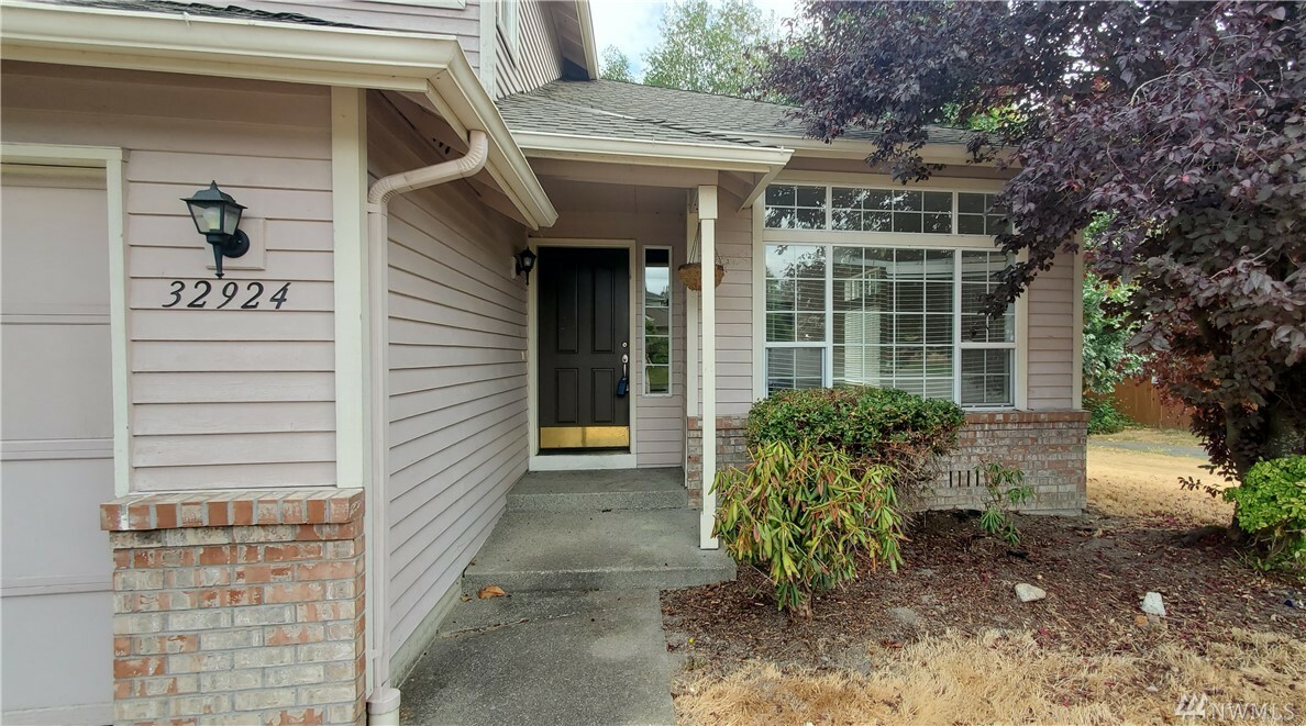 Property Photo:  32924 16th Place SW  WA 98023 