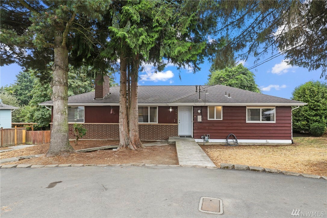 Property Photo:  25415 116th Ave SE  WA 98030 