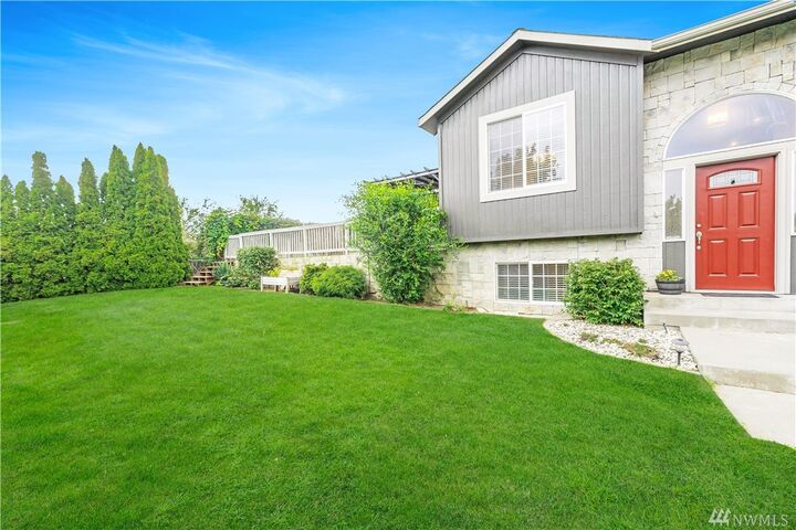 Property Photo:  532 S Lyle Ave  WA 98802 